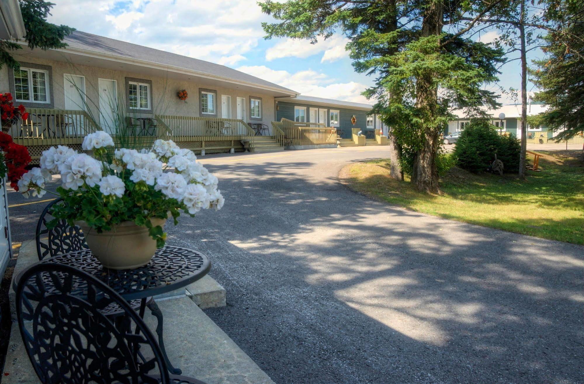 Motel Des Cascades Baie-Saint-Paul Kültér fotó